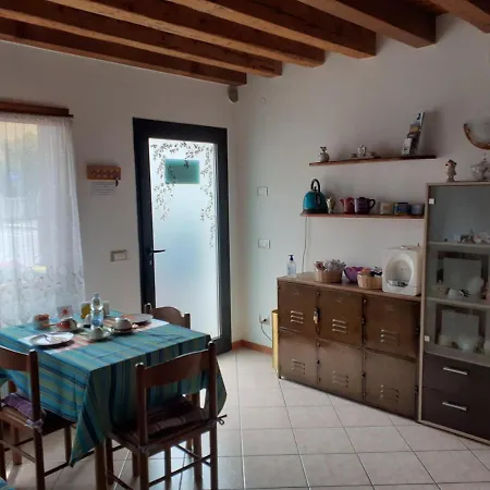 לינה וארוחת בוקר Casa Taty 3*
