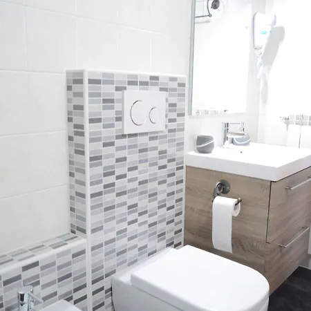 לינה וארוחת בוקר Casa Taty 3*