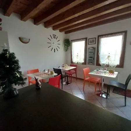 לינה וארוחת בוקר Casa Taty 3*